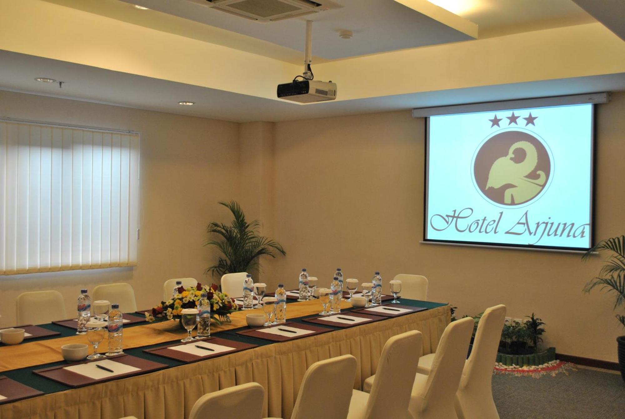 Hotel Arjuna Yogyakarta Kültér fotó
